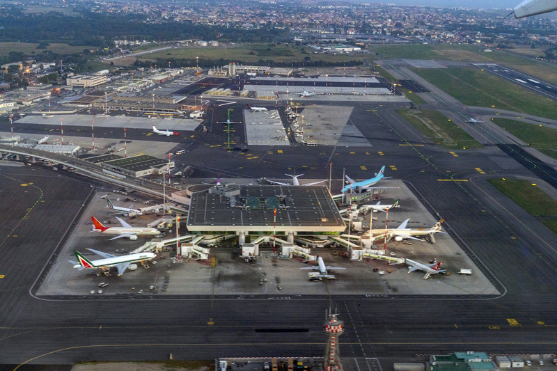 Rome Fiumicino Airport counts with two operative terminals at the moment: Terminal 1 and Terminal 3.